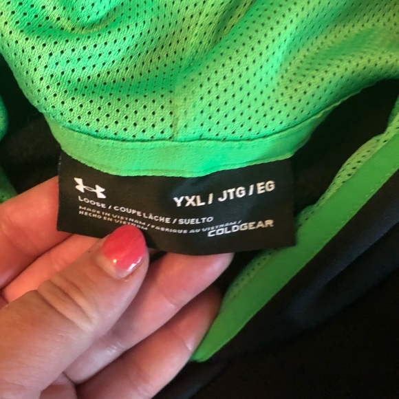 Boys UNDER ARMOR HOODIES ⛄️🍁 - Picture 3 of 4